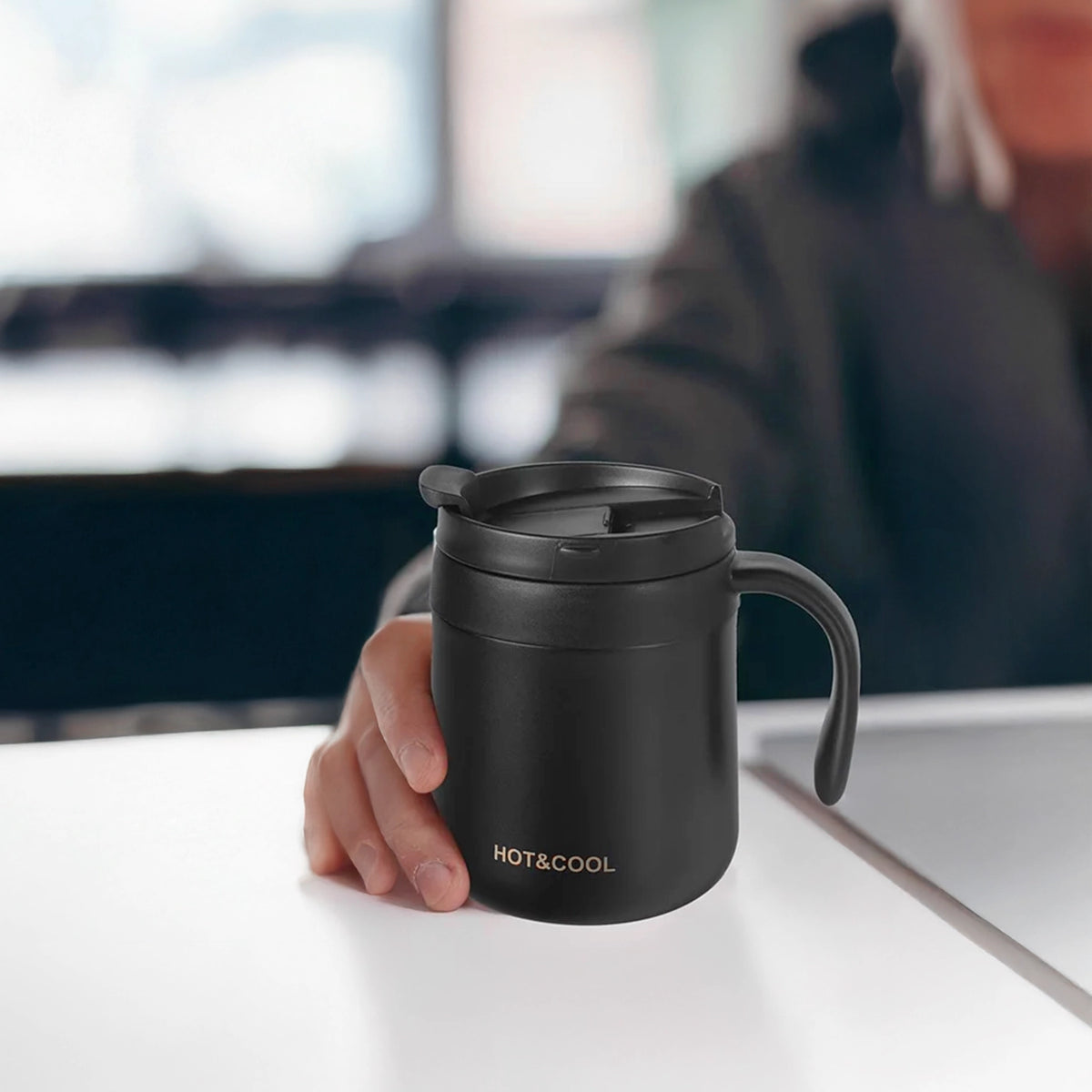 gourde tasse isotherme noir avec poignée