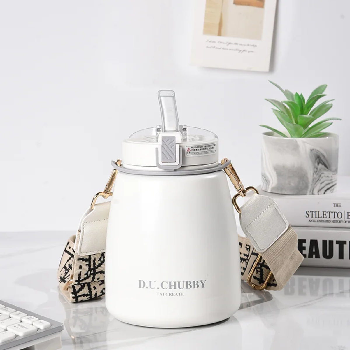 gourde blanche avec paille