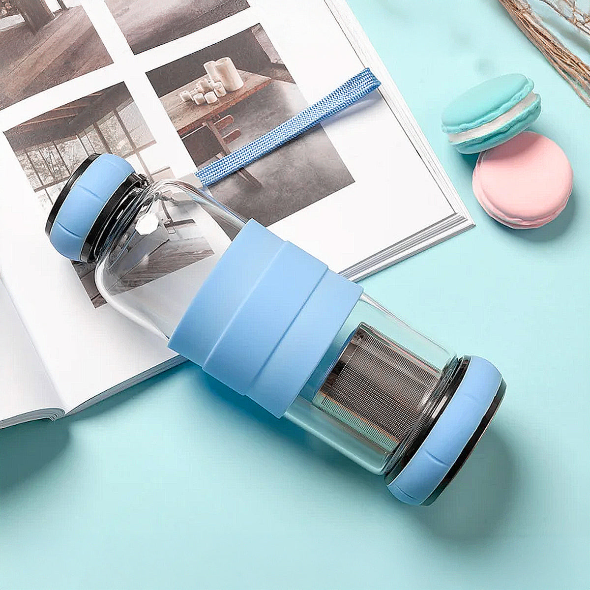 gourde en verre avec infuseur et protection bleu